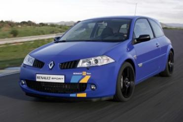 http://www.planeterenault.com/Gamme/photos/megane/F1Team10742_BD_ren2005megane.jpg