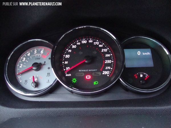 http://www.planeterenault.com/UserFiles/Image/gamme/actuelle/meganeIII/RS/2012/MeganeRS_2012_int.JPG