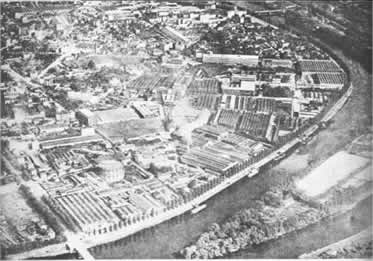 Vue a&eacute;rienne des usines Renault&nbsp; prise en septembre 1919. On distingue au premier plan l'&icirc;le Seguin encore pratiquement inhabit&eacute;e