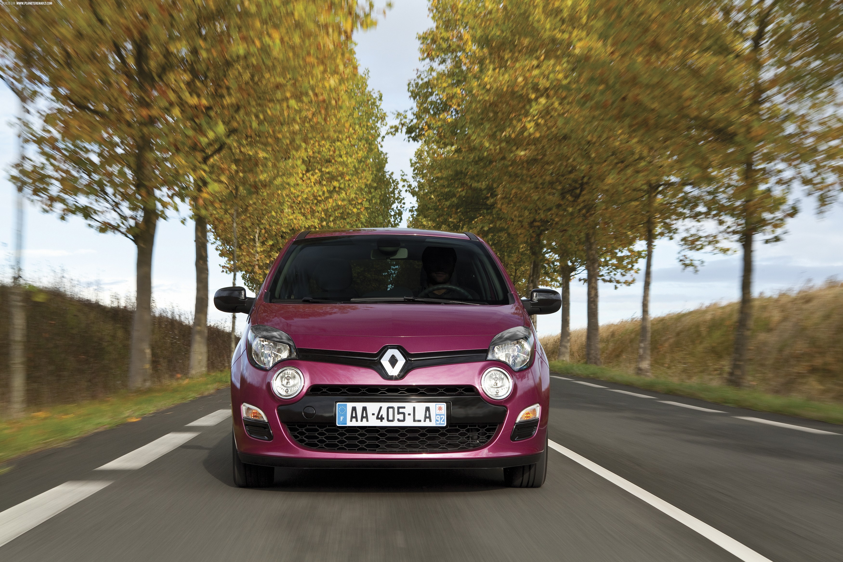 https://www.planeterenault.com/UserFiles/photos/hd/1/6/3/6/twingo2012.jpg