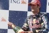 Webber et Renault s'imposent en Grande Bretagne