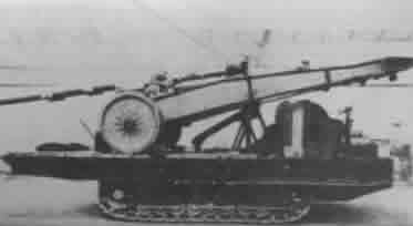 Tracteur Renault à chenilles transportant un canon de 155 G.P.F