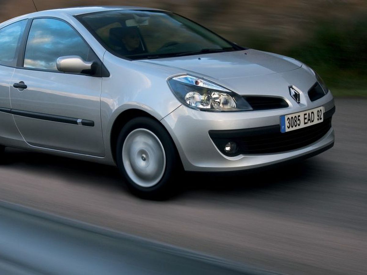 RENAULT CLIO renault-clio-ii-phase-2-1-4i-privilege-toit-ouvrant Used - the  parking
