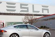 Tesla va licencier plus de 10 % de son effectif mondial  Renault 