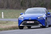 Toyota met à jour sa berline-coupé hybride Mirai Renault 