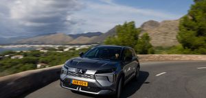 https://www.planeterenault.com/images/300x0/UserFiles/photos/slideshow/2396-all-new-eclipse-cross_019.jpg