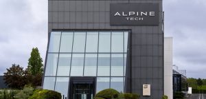 https://www.planeterenault.com/images/300x0/UserFiles/photos/slideshow/Alpine-Racing-SAS2.jpg