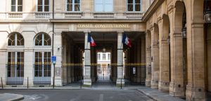 https://www.planeterenault.com/images/300x0/UserFiles/photos/slideshow/Conseil_constitutionnel.jpg