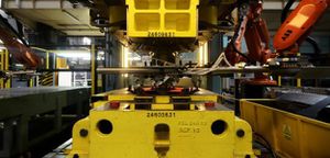 https://www.planeterenault.com/images/300x0/UserFiles/photos/slideshow/Douai_emboutissage_chaud.jpg