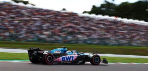 https://www.planeterenault.com/images/300x0/UserFiles/photos/slideshow/F1_Japon.jpg