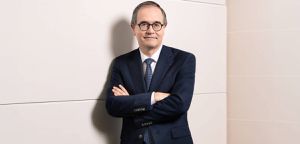 https://www.planeterenault.com/images/300x0/UserFiles/photos/slideshow/Francois_Provost.jpg