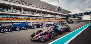 https://www.planeterenault.com/images/300x0/UserFiles/photos/slideshow/GP_F1_Miami_Alpine_1.jpg
