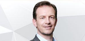 https://www.planeterenault.com/images/300x0/UserFiles/photos/slideshow/Laurent_Rossi.jpg