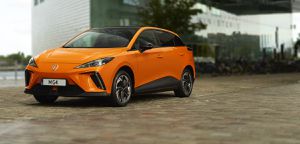 https://www.planeterenault.com/images/300x0/UserFiles/photos/slideshow/MG_003_1_OUTDOOR-PR-FINAL.jpg