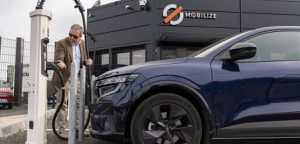 https://www.planeterenault.com/images/300x0/UserFiles/photos/slideshow/Mobilize_Fast_Charge_Lormont_(2).jpg
