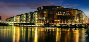 https://www.planeterenault.com/images/300x0/UserFiles/photos/slideshow/Parlement_europeen.jpg