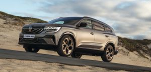 https://www.planeterenault.com/images/300x0/UserFiles/photos/slideshow/RenaultEspace2023.jpg