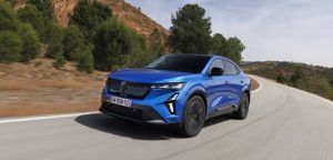https://www.planeterenault.com/images/300x0/UserFiles/photos/slideshow/Renault_Rafale_E-Tech_Hybrid_Esprit_Alpine_Bleu_Sommet_(3).jpg