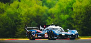 https://www.planeterenault.com/images/300x0/UserFiles/photos/slideshow/Spa_wec_2026_Alpine_4.jpg
