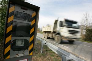 https://www.planeterenault.com/images/300x0/UserFiles/photos/slideshow/les-radars-sont-nombreux-en-bretagne-mais-ou-photo_2125130.jpg