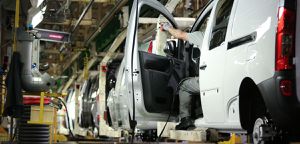 https://www.planeterenault.com/images/300x0/UserFiles/photos/slideshow/usine-renault-a-maubeuge-nord-janvier-2017.jpg