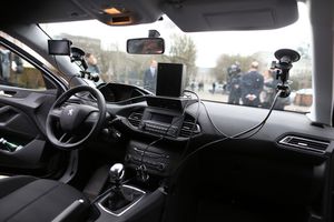 https://www.planeterenault.com/images/300x0/UserFiles/photos/slideshow/voiture-radar-privee-Evreux_0_729_486.jpg