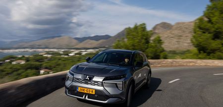 Le Mitsubishi Eclipse Cross, cousin du Renault Scénic, va aussi voir son autonomie augmenter, et son prix baisser un peu