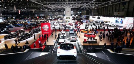 Marché automobile: Renault devance largement Stellantis en juin, malgré un recul sur un an