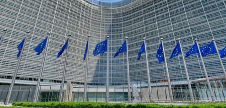 Recul de l'Europe sur la fin des voitures thermiques en 2035: quelles conséquences pour les constructeurs ?