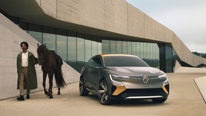  La Renault Mégane eVision face à la Nouvelle Citroen C4 1