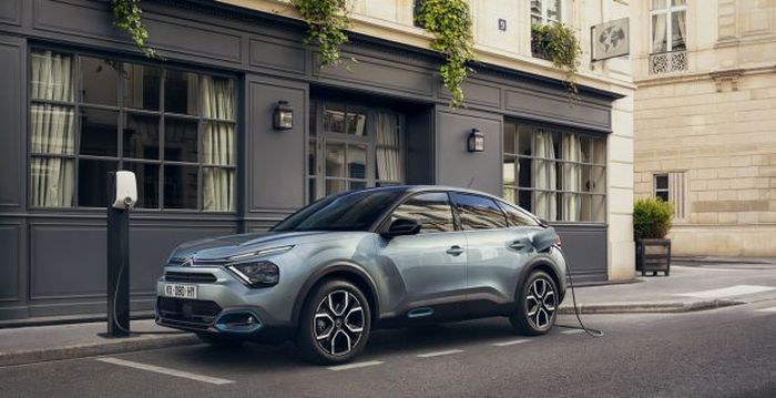 La Renault Mégane eVision face à la Nouvelle Citroen C4 3