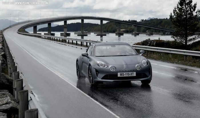 L'Alpine A110 élue Meilleure Voiture 2021