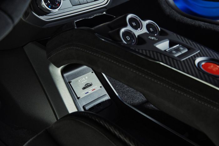 105 000 € pour cette Alpine A110 R