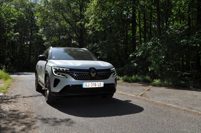 Le Renault Austral TCe 130 sur la route