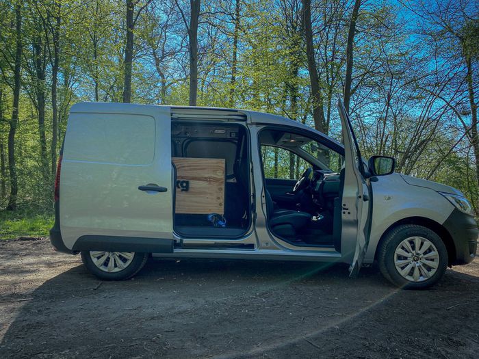 L'Express Van ne bénéficie pas de l'absence du montant central, comme le Kangoo 