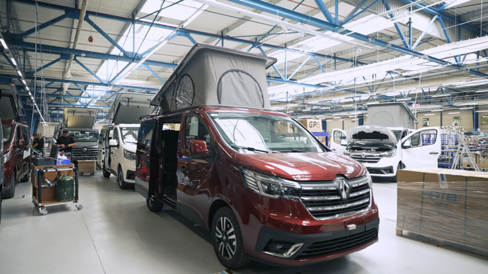 Le Trafic SpaceNomad à l'étape de transformation au sein de l'usine Pilote près d'Angers