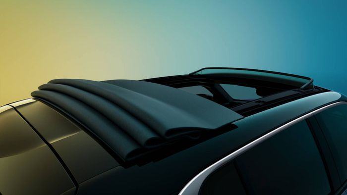 R4 E-Tech 2025: Toit ouvrant en toile