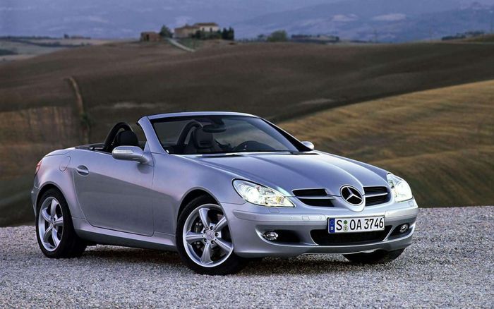 Le luxe et la sportivité à bord de la Mercedes SLK