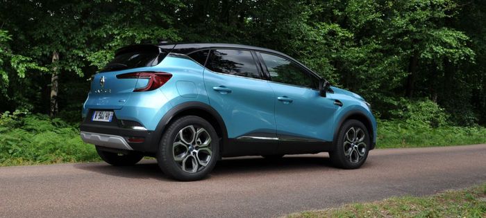 De 1 550 à 1 850 € de différence, selon le degré de finition, entre le TCe 140 et la version full hybride