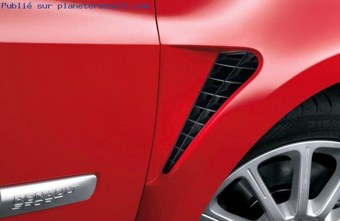 Sorties au niveau des ailes Clio 3 RS