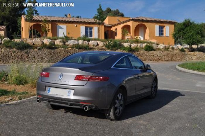 Laguna Coupé Black Edition