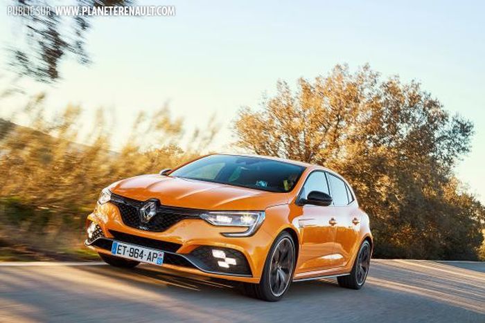 Léger restylage avant de prendre sa retraite pour la Mégane RS