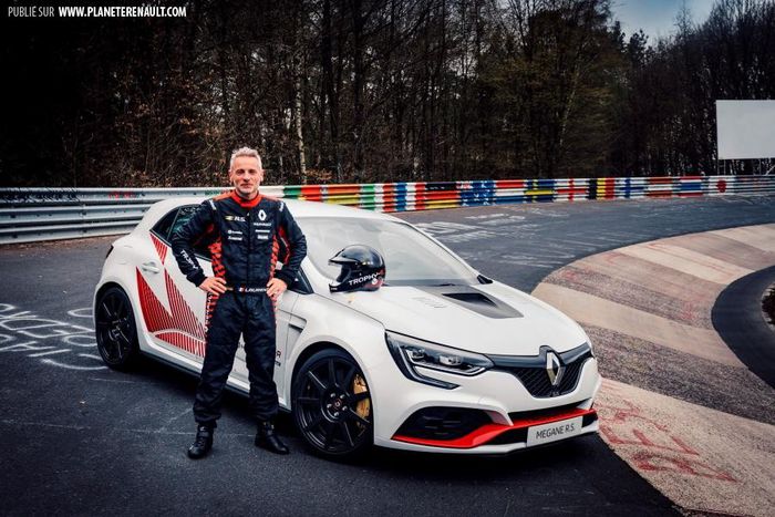 Laurent Hurgon avec la Mégane 4 RS Trophy-R