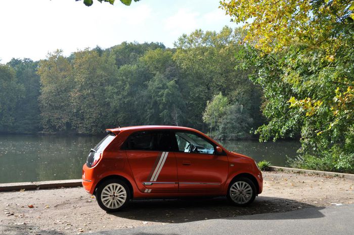 La Twingo est plus souple et plus dynamique que sa concurrente 