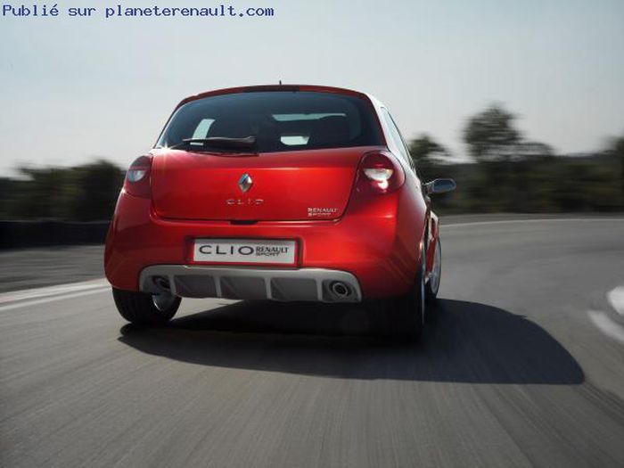 Vue 3/4 arrière Clio III RS Concept