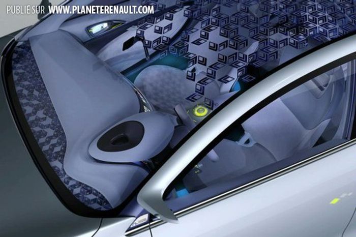 Fluence ZE (09/2009) 1