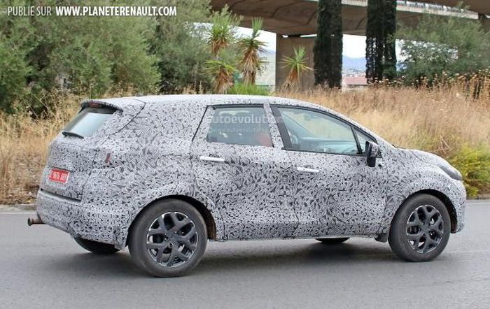 Le Captur allong&eacute; pr&eacute;vu pour la Russie 0