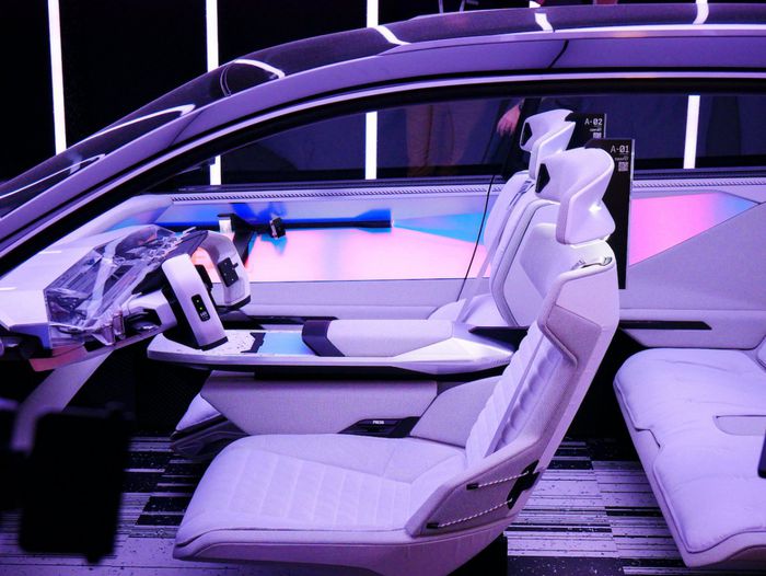 L'intérieur futuriste du concept-car