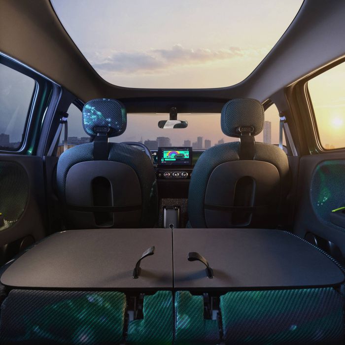 Voici le nouvel interieur de la twingo e-tech de 2026 avec la banquette 