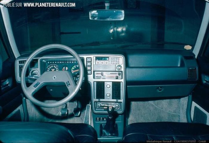 R20 TX 1981 intérieur